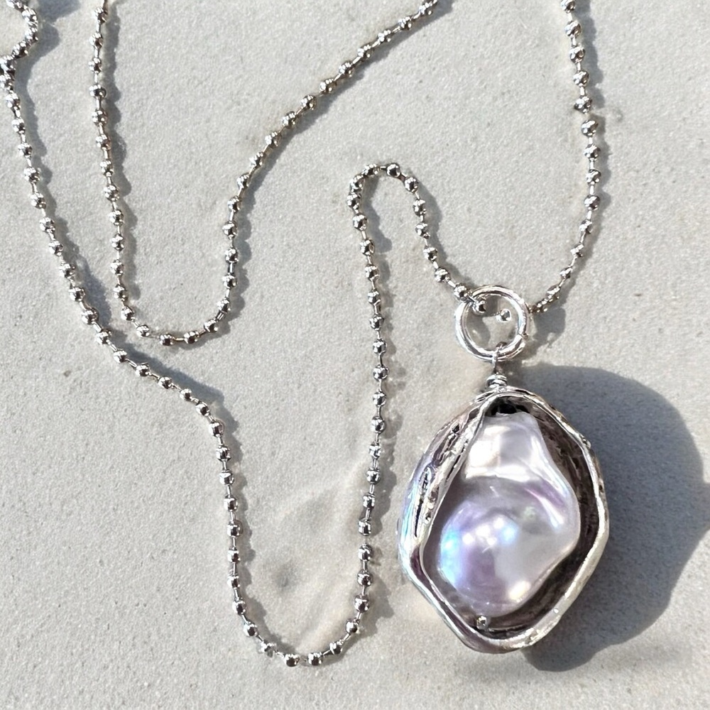 Silver toned Minimalist Necklace with an Iridescent Charm Baroque faux pearl